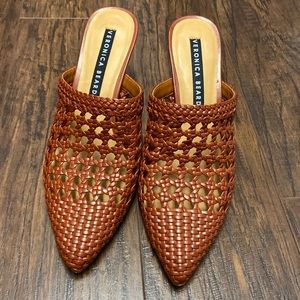 Veronica Beard Jaqlyn Basketweave Woven Mules Size 38